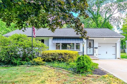 8279 Westmoor Rd, Mentor, OH, 44060-7535 | Card Image