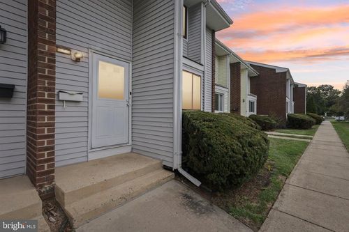 8 Davids Ct, Dayton, NJ, 08810-1301 | Card Image