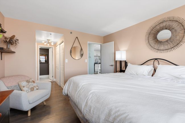 APT-1107 - 250 E Harbortown Dr, Condo with 2 bedrooms, 2 bathrooms and null parking in Detroit MI | Image 11