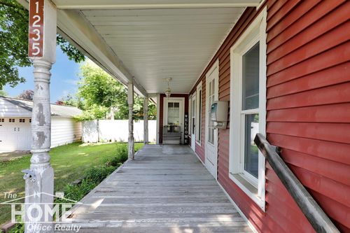 1235 N Shiawassee St, Owosso, MI, 48867-1642 | Card Image
