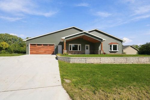 661 E River Drive, OMRO, WI, 54963 | Card Image