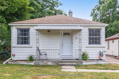 19 Seneca Dr, Kitchener, ON, N2M3H1 | Card Image