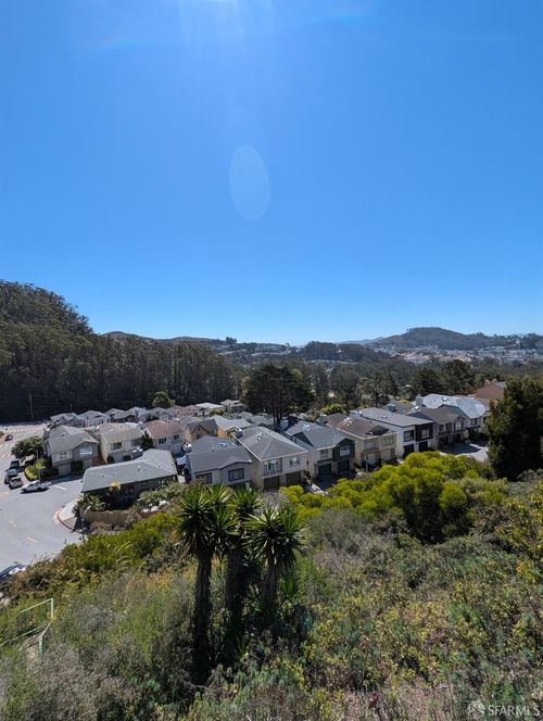 202 Oak Park Dr, San Francisco, CA, 94131 | Card Image