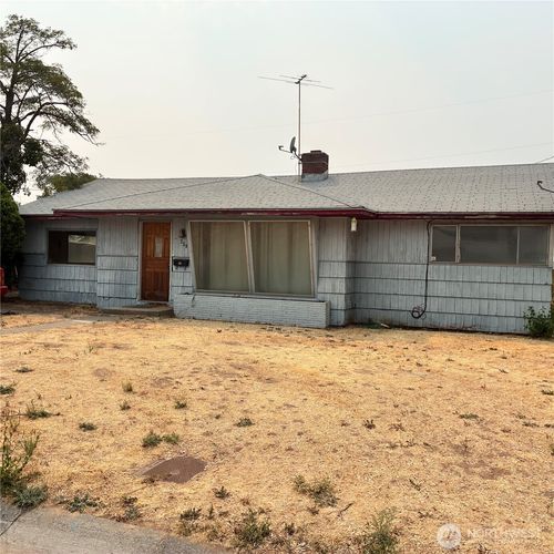 239 H St Ne, Ephrata, WA, 98823-1731 | Card Image
