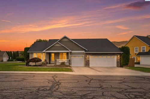 1355 Jonagold Dr, Richland, WA, 99352-5737 | Card Image