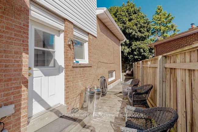32 Simmons Blvd, House other with 3 bedrooms, 2 bathrooms and 4 parking in Brampton ON | Image 37
