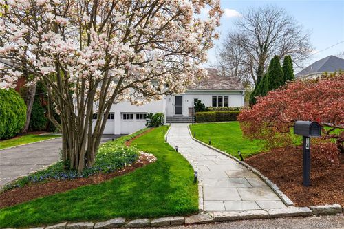 14 Echo Bay Pl, New Rochelle, NY, 10805-3305 | Card Image