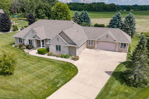 N5158 Union Hill Rd, Oconomowoc, WI, 53066-9318 | Card Image