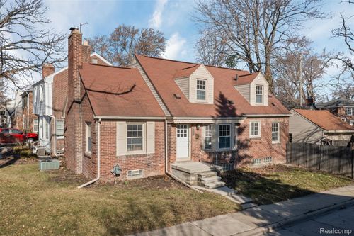 20701 Toles Ln, Grosse Pointe Woods, MI, 48236-1425 | Card Image