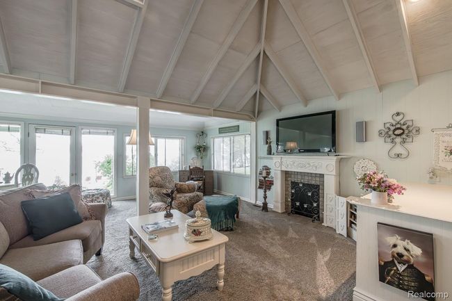 Tons of charm | Image 11