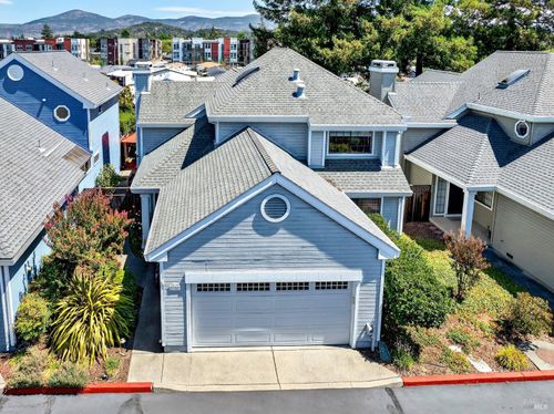 22 Valley West Circle, Napa, CA, 94558 | Card Image