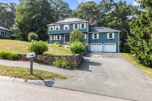 61 Sunset Dr, Milford, MA, 01757-1370 | Card Image