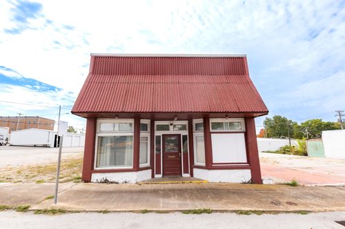 204 W Main St, Buffalo, MO, 65622-8673 | Card Image