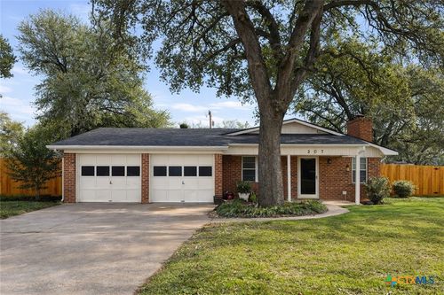 507 E Avenue G, Rosebud, TX, 76570-2172 | Card Image