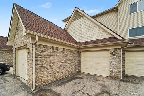 858 Amanda Ln, Pontiac, MI, 48340-1379 | Card Image