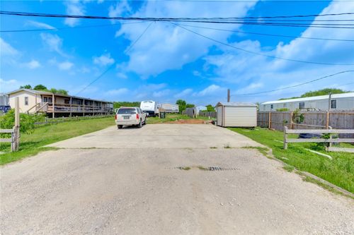 936 13th St, San Leon, TX, 77539-2694 | Card Image