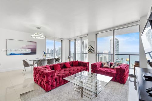t2802-2600 E Hallandale Beach Blvd, Hallandale Beach, FL, 33009-4876 | Card Image