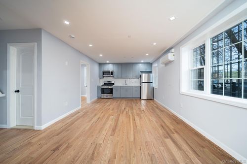 7036 70th St, Glendale, NY, 11385-7311 | Card Image