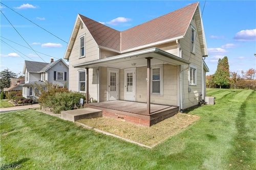 1001 Applegrove St Nw, North Canton, OH, 44720-1629 | Card Image