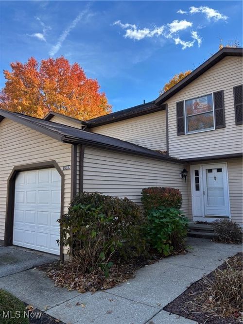 3869 Lake Run Blvd, Stow, OH, 44224-4377 | Card Image