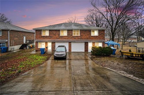 213-215 S Willow Ave, Sugar Creek, MO, 64053-1450 | Card Image