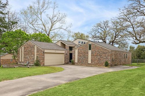 219 Briarwood Dr, Bellville, TX, 77418-3407 | Card Image