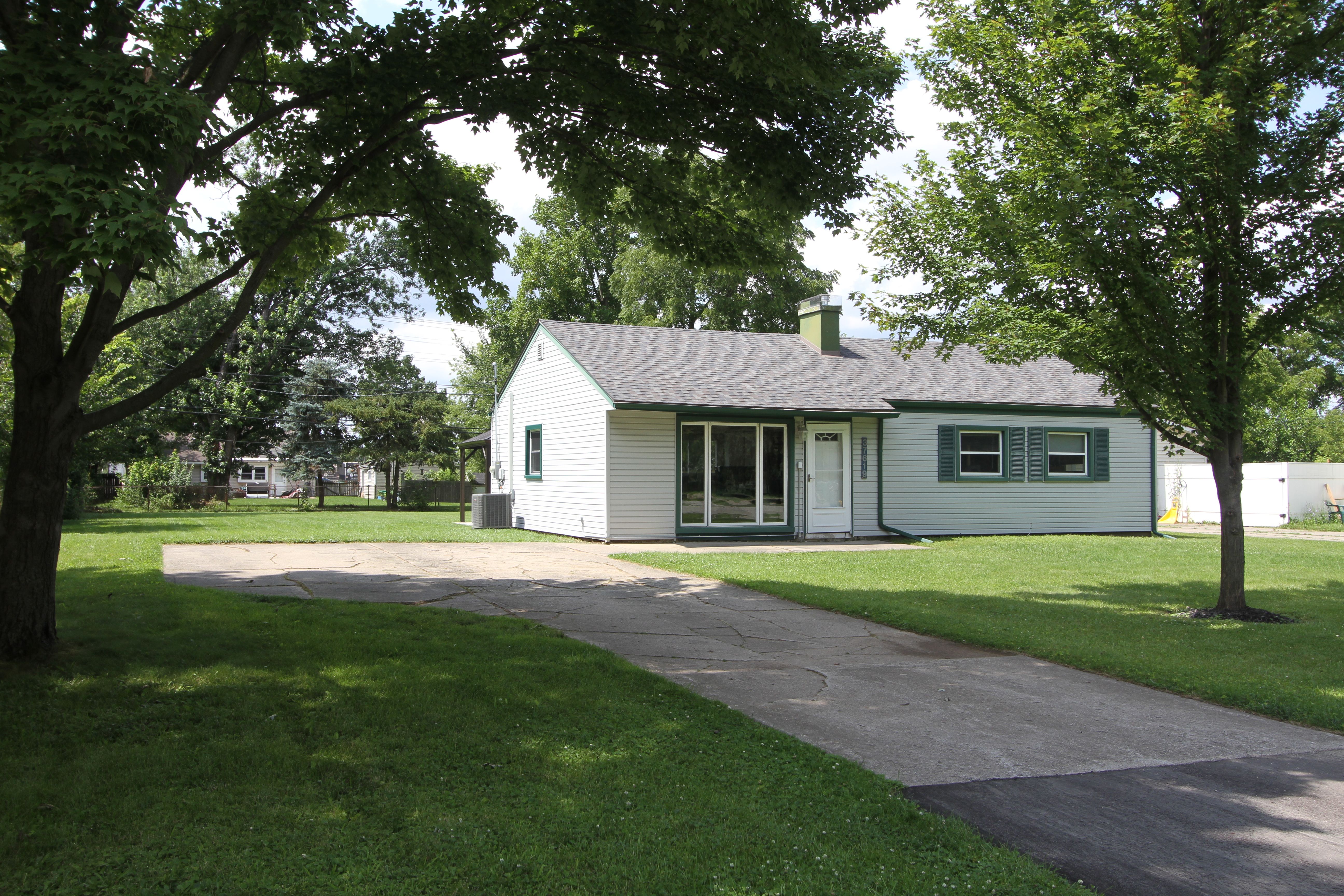 Emery St, Clinton Township, MI 48036
