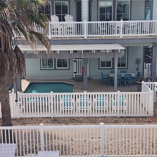 913 Banyan Beach Dr, Port Aransas, TX, 78373-5902 | Card Image