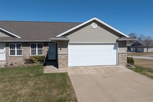 720 Hillview Dr, Fairfax, IA, 52228-9610 | Card Image