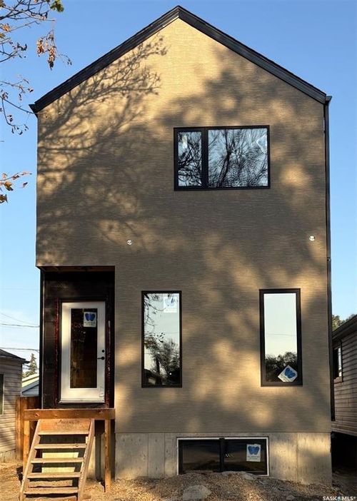 405 St John St, Regina, SK, S4R1R4 | Card Image