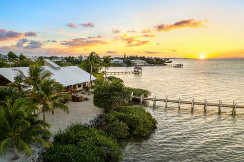 115 Windy Point Cir, Marathon, FL, 33050-2926 | Card Image