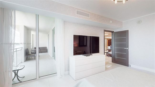 TH-307 - 250 Sunny Isles Blvd, Condo with 3 bedrooms, 2 bathrooms and null parking in Sunny Isles Beach FL | Image 18