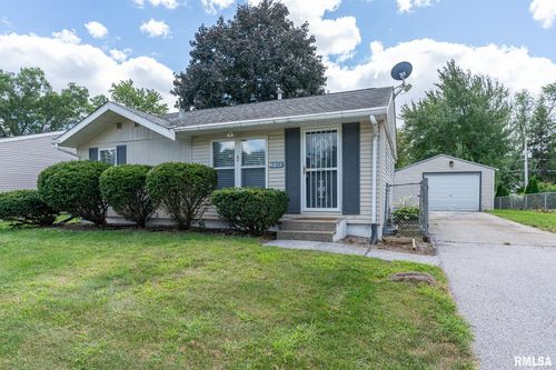 1827 Welshire Dr, Davenport, IA, 52806-2564 | Card Image