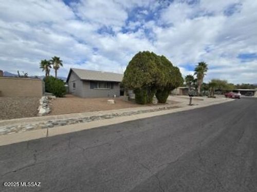 8615 E Bellevue Pl, Tucson, AZ, 85715-5404 | Card Image