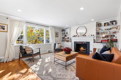 142 Franklin St, Milton, MA, 02186-5140 | Card Image