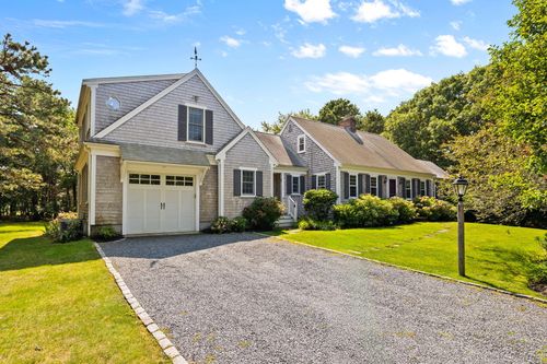 11 Barnes Ln, West Yarmouth, MA, 02673-4952 | Card Image