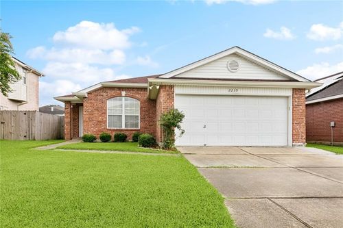 2239 S Village Green St, Harvey, LA, 70058-7013 | Card Image