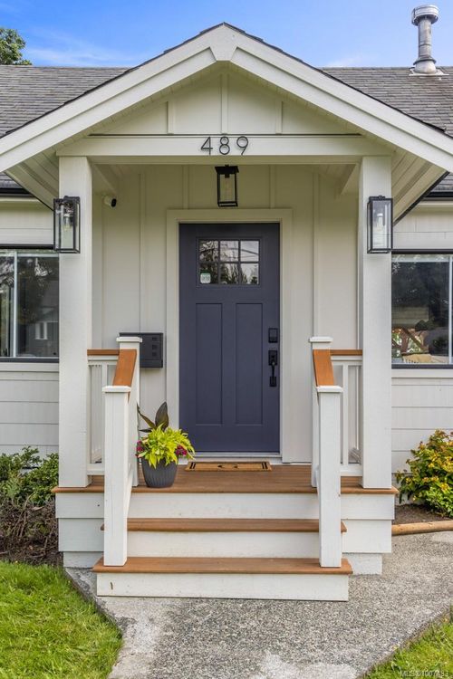 489 Grafton St, Esquimalt, BC, V9A5E7 | Card Image