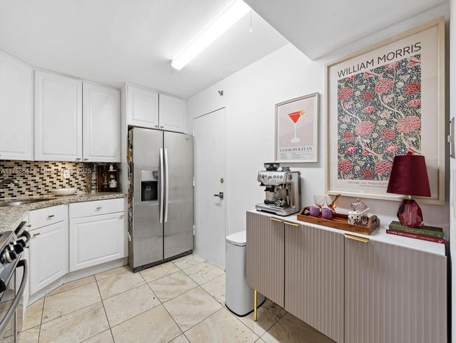APT-1015 - 6039 Collins Ave, Condo with 1 bedrooms, 2 bathrooms and null parking in Miami Beach FL | Image 12