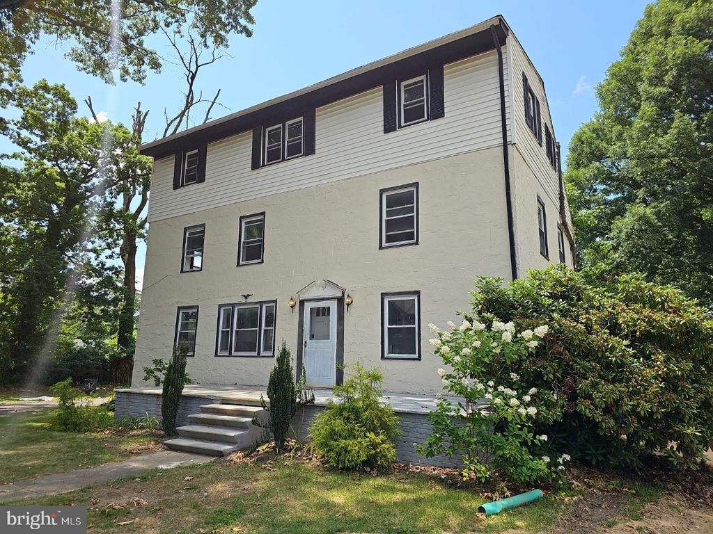 Woodland Ave, Westville, NJ 08093