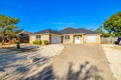 605 Mayfair Lane, Home with 3 bedrooms, 2 bathrooms and 2 parking in San Angelo TX | Image 2