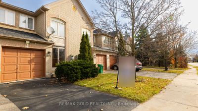 154 Kenwood Dr, House attached with 3 bedrooms, 3 bathrooms and 2 parking in Brampton ON | Image 2