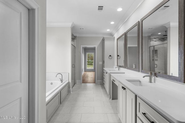40-web-or-mls-202 Lizzy-51 | Image 39