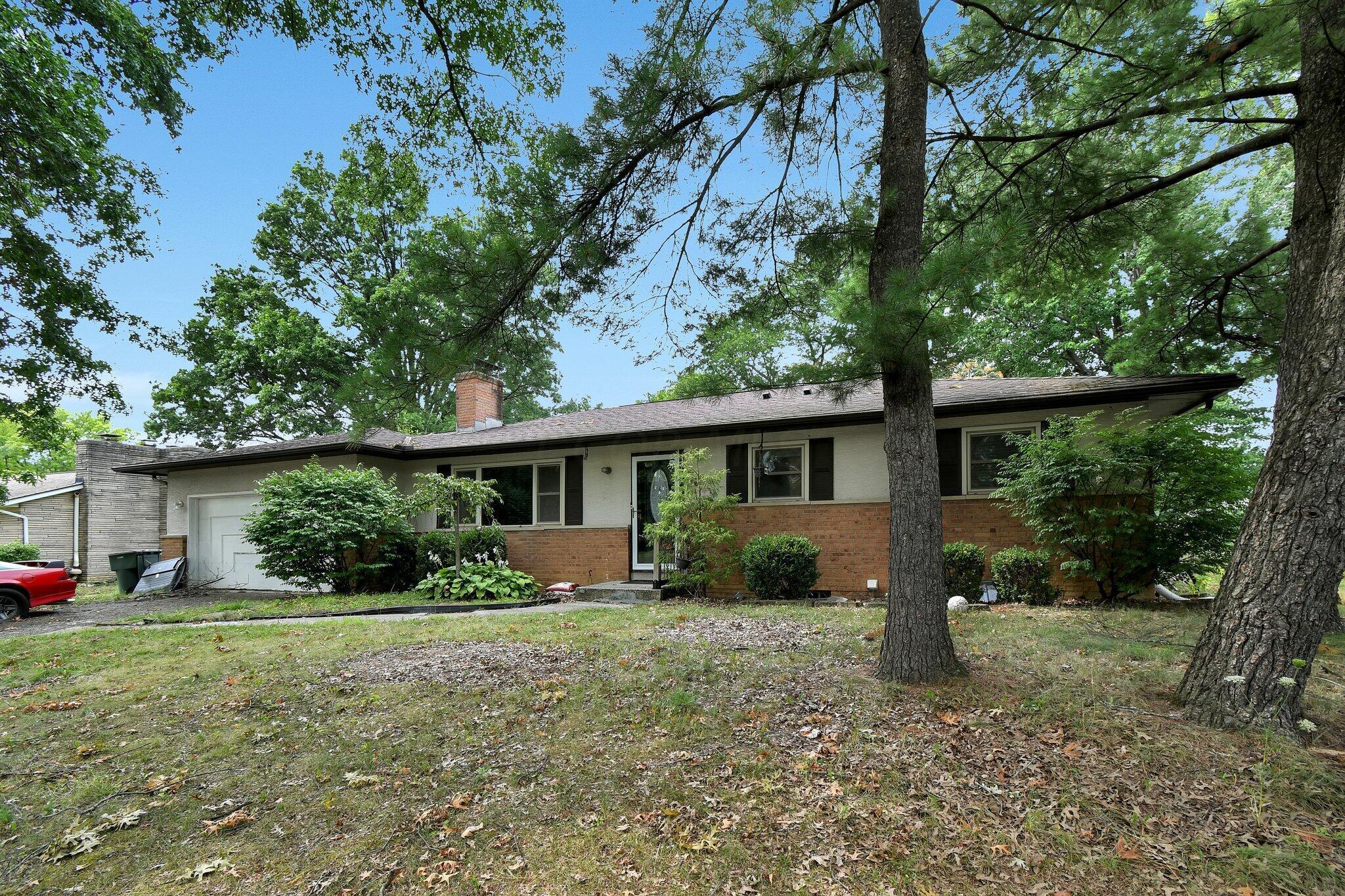 Oakmont Dr, Columbus, OH 43232
