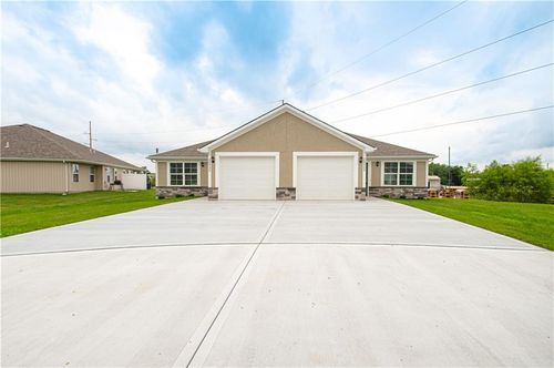 20935 E 8th St S, Independence, MO, 64056-2086 | Card Image