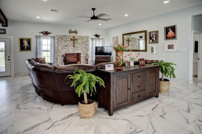 Roomy living area! | Image 14