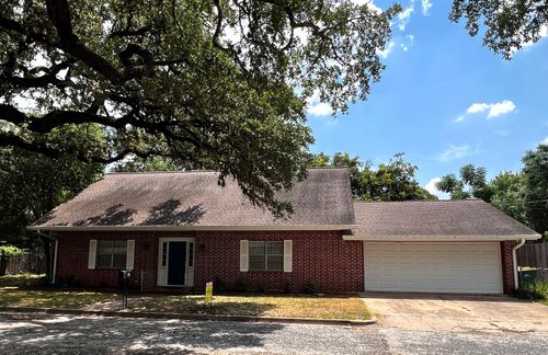 235 W Lower Line St, La Grange, TX, 78945-2727 | Card Image