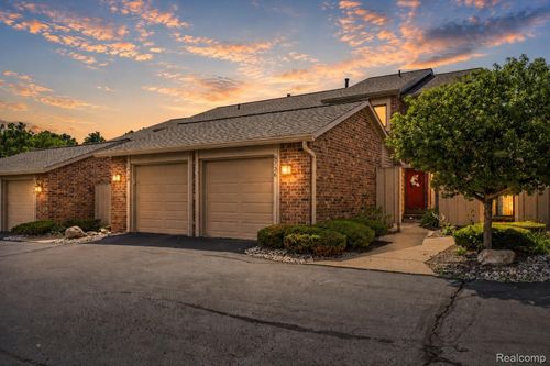 5736 Woodland Vw, Clarkston, MI, 48346-2637 | Card Image