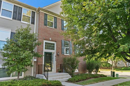 413 Town Center Blvd, Gilberts, IL, 60136-8005 | Card Image