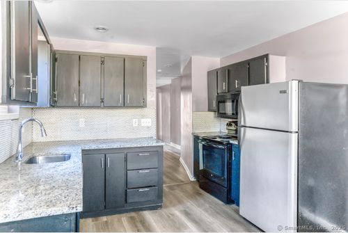 s2-22 Wyman St, Waterbury, CT, 06710-1826 | Card Image